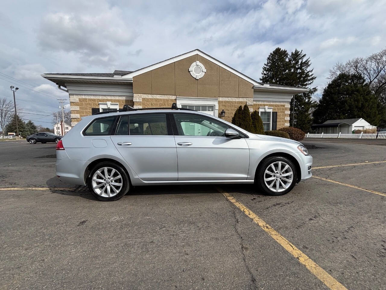 Used 2016 Volkswagen Golf SE image 5