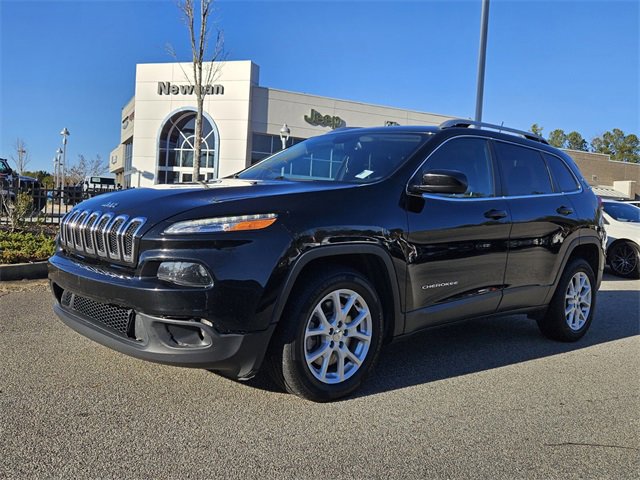 Used 2017 Jeep Cherokee Latitude w/ Comfort/Convenience Group image 4