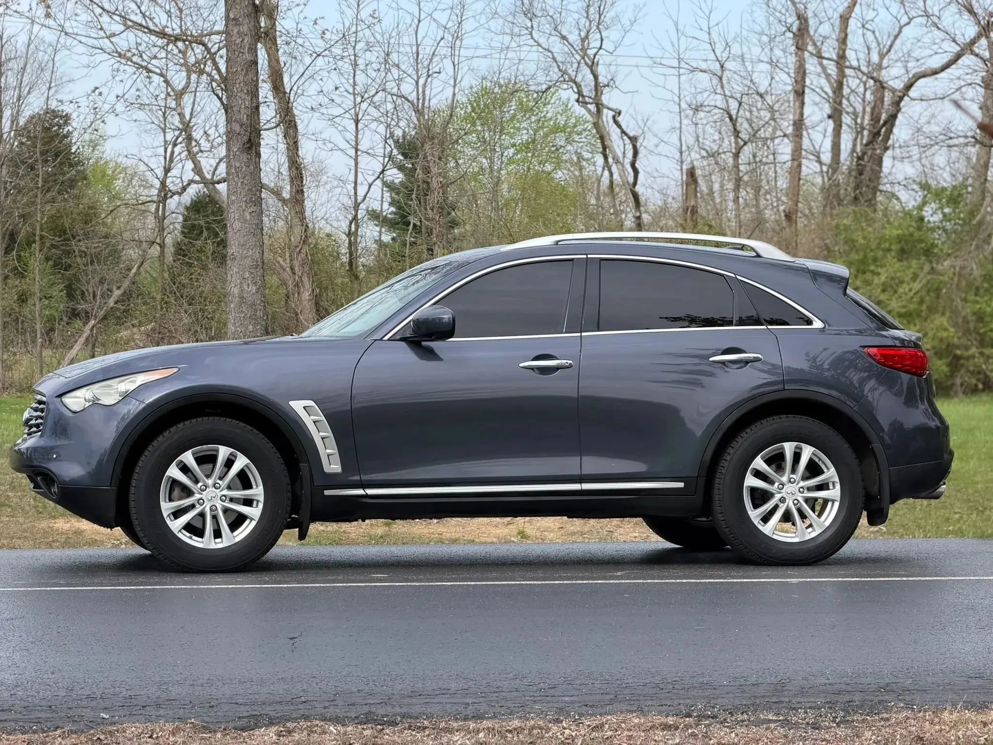Used 2009 INFINITI FX35 AWD w/ Technology Pkg image 3