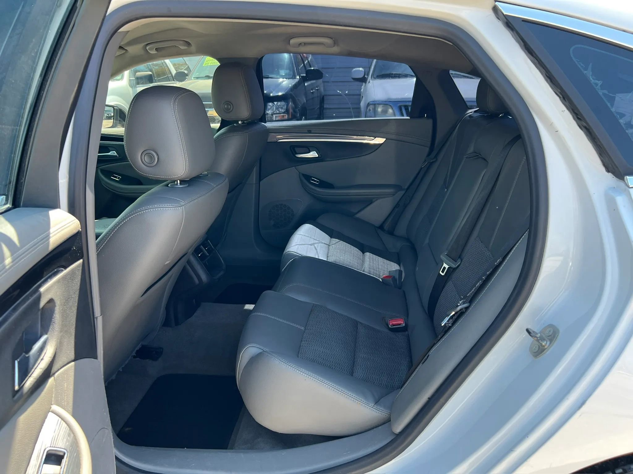 Used 2017 Chevrolet Impala LT FWD image 11