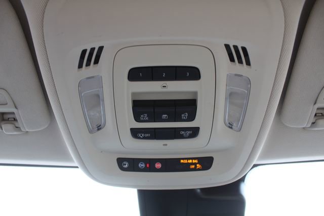 Used 2022 Buick Envision Avenir w/ Technology Package II FWD image 34
