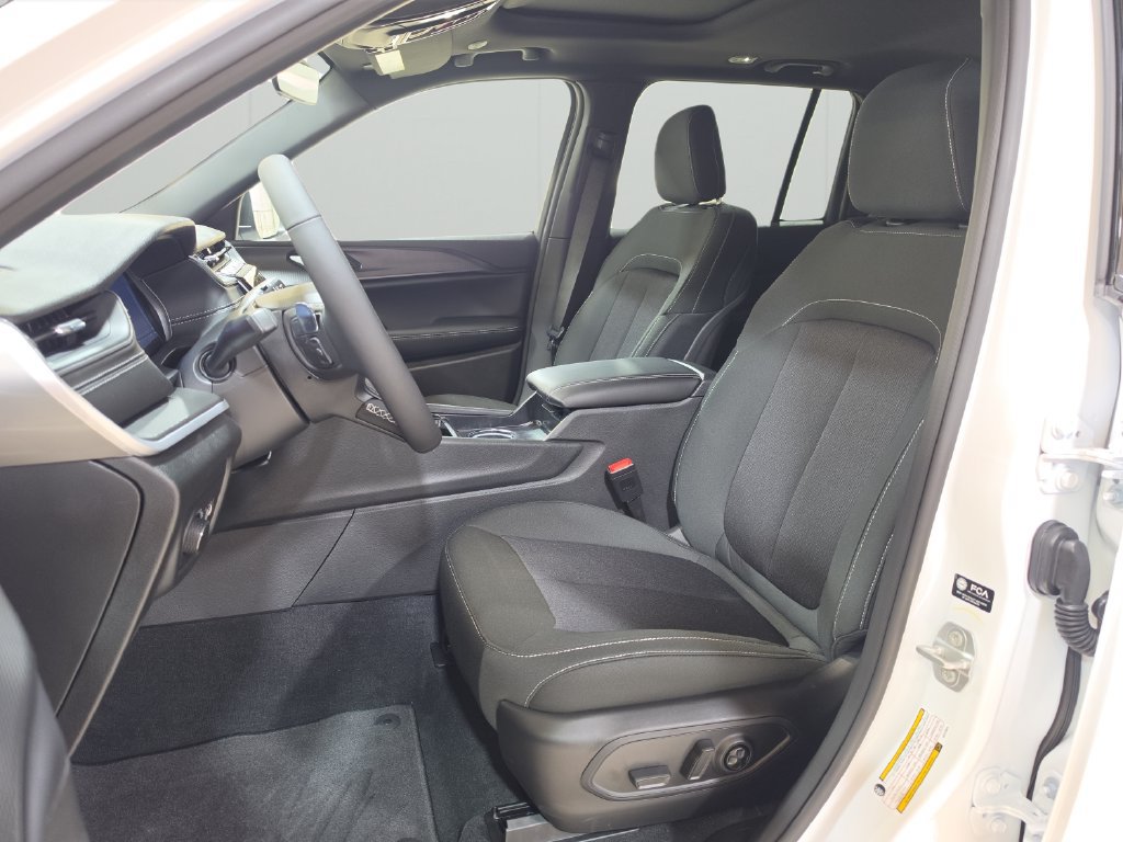 New 2027 Jeep Grand Cherokee Laredo X AWD/4WD image 11
