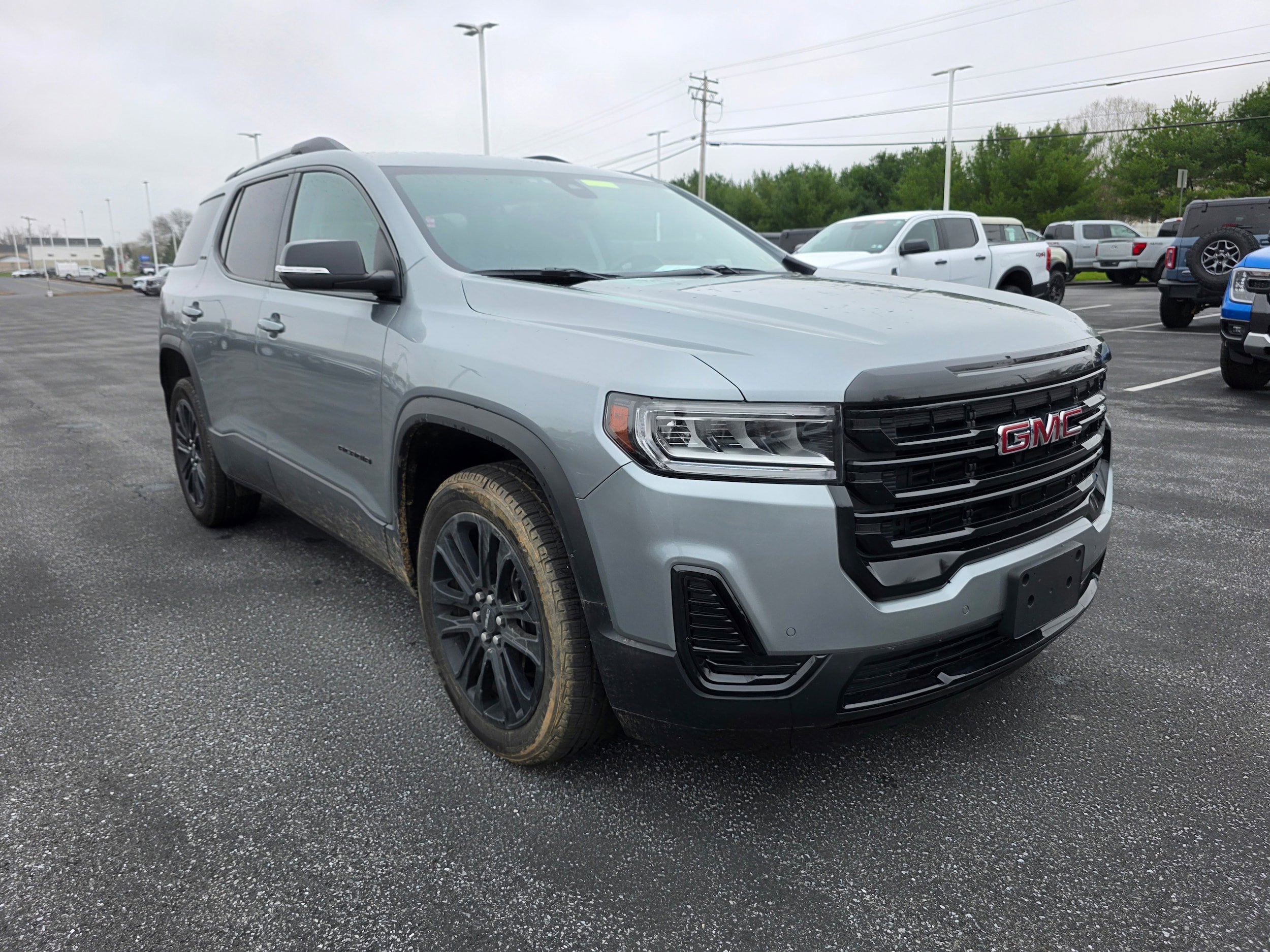 Used 2023 GMC Acadia SLE w/ Driver Convenience Package image 5
