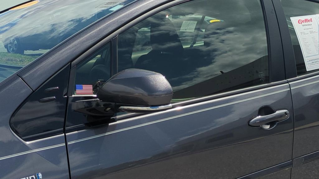 Used 2019 Toyota Prius LE image 32