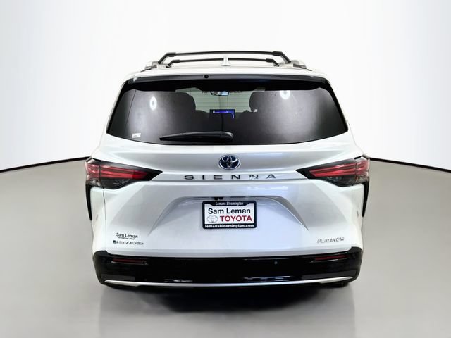 Used 2025 Toyota Sienna Platinum AWD/4WD image 6