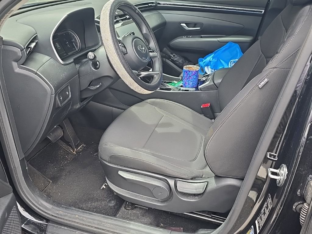 Used 2023 Hyundai Tucson SE image 2