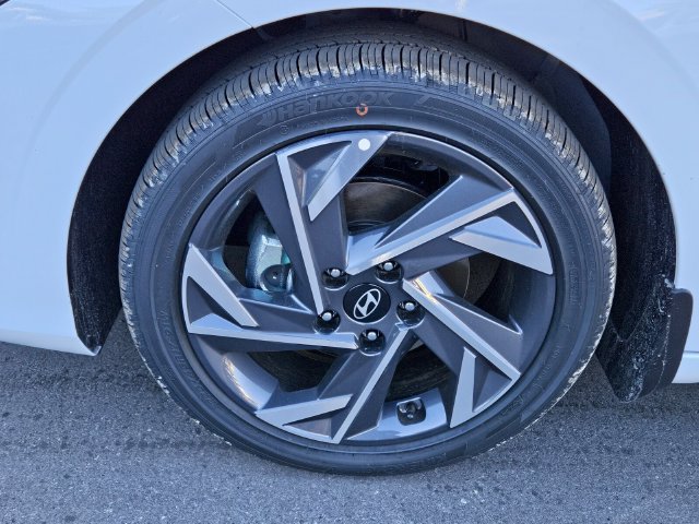 Certified 2025 Hyundai Elantra SEL FWD image 11