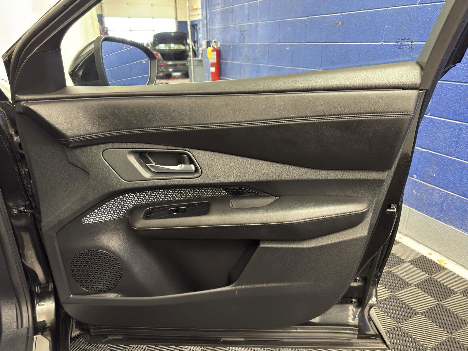 Used 2023 Nissan Ariya FWD image 38