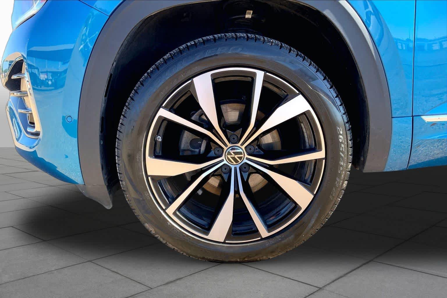 Used 2024 Volkswagen Atlas Cross Sport SEL Premium R-Line AWD/4WD image 11
