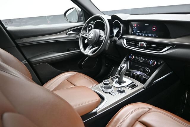 Used 2023 Alfa Romeo Stelvio Ti AWD/4WD image 15