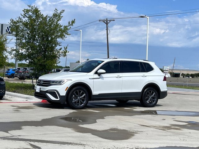 Used 2023 Volkswagen Tiguan SE FWD image 2