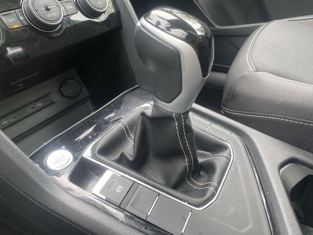 Used 2024 Volkswagen Taos SE image 25