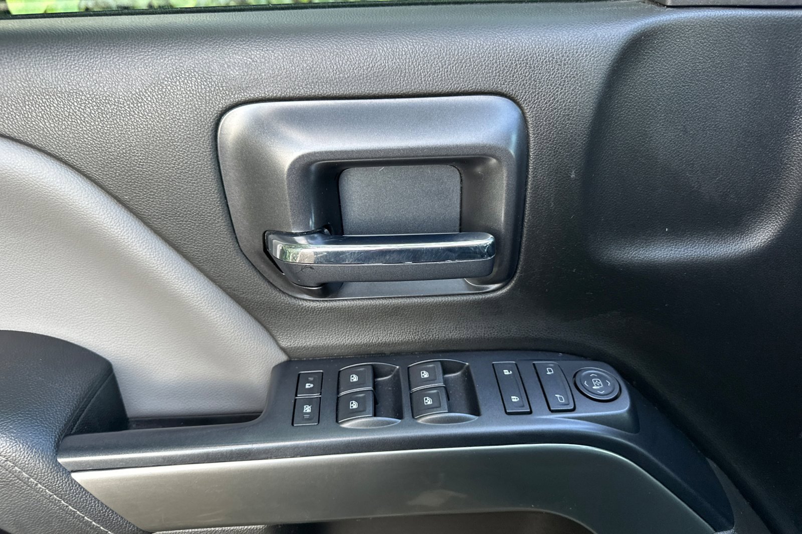 Used 2018 Chevrolet Silverado 1500 LT w/ All Star Edition image 15