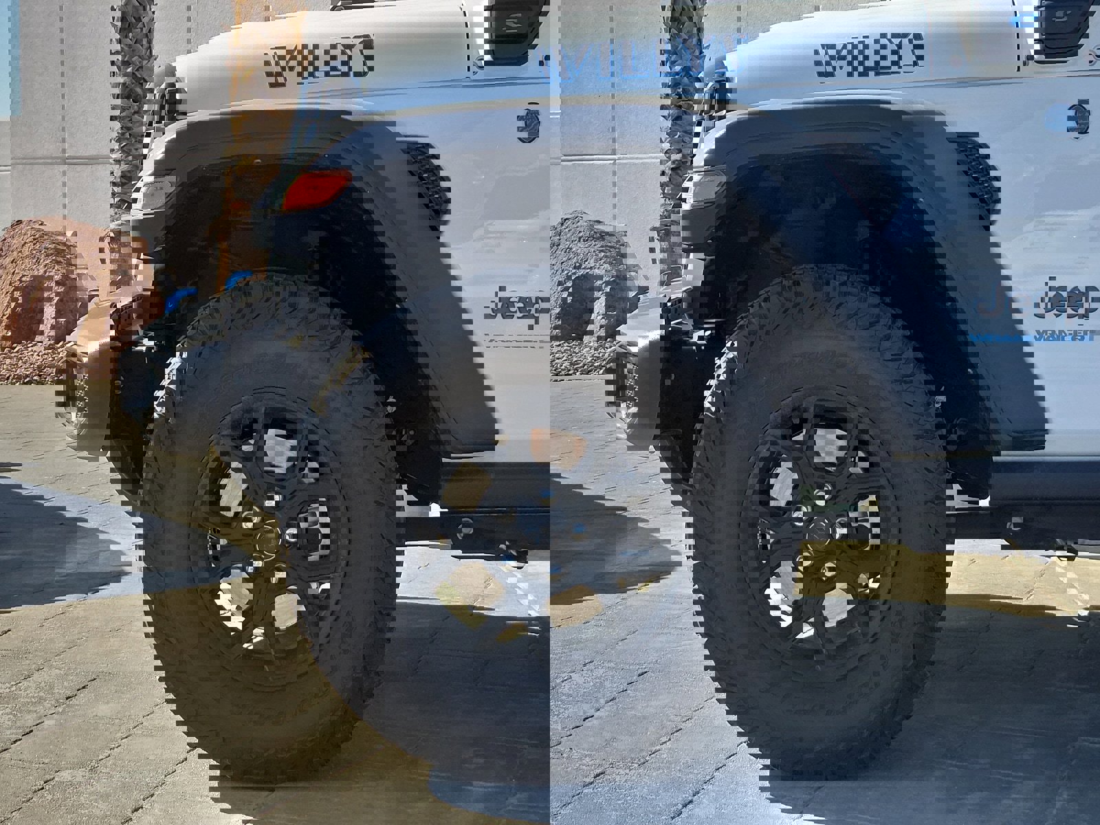 Used 2024 Jeep Wrangler Unlimited image 5