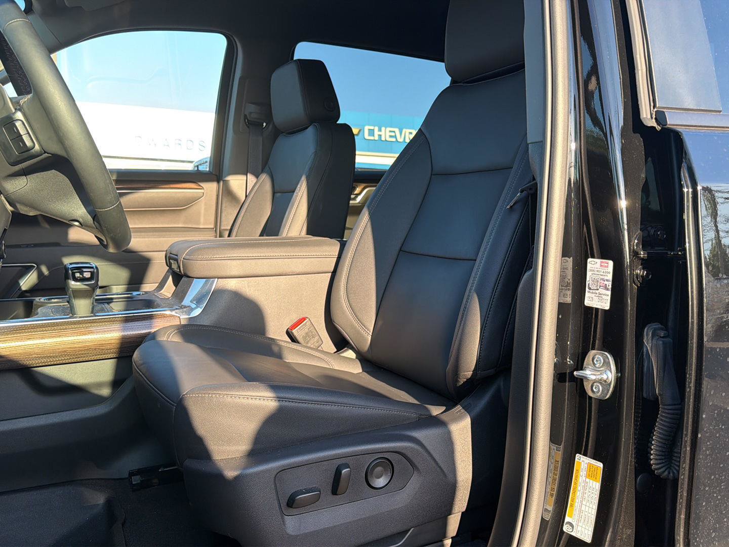 Used 2026 Chevrolet Silverado 1500 LT Trail Boss w/ LT Trail Boss Premium Package AWD/4WD image 7