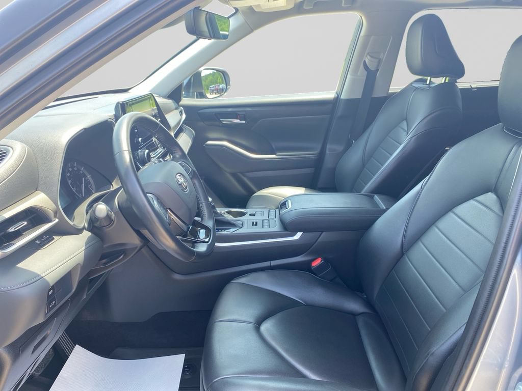 Used 2021 Toyota Highlander XLE AWD/4WD image 21