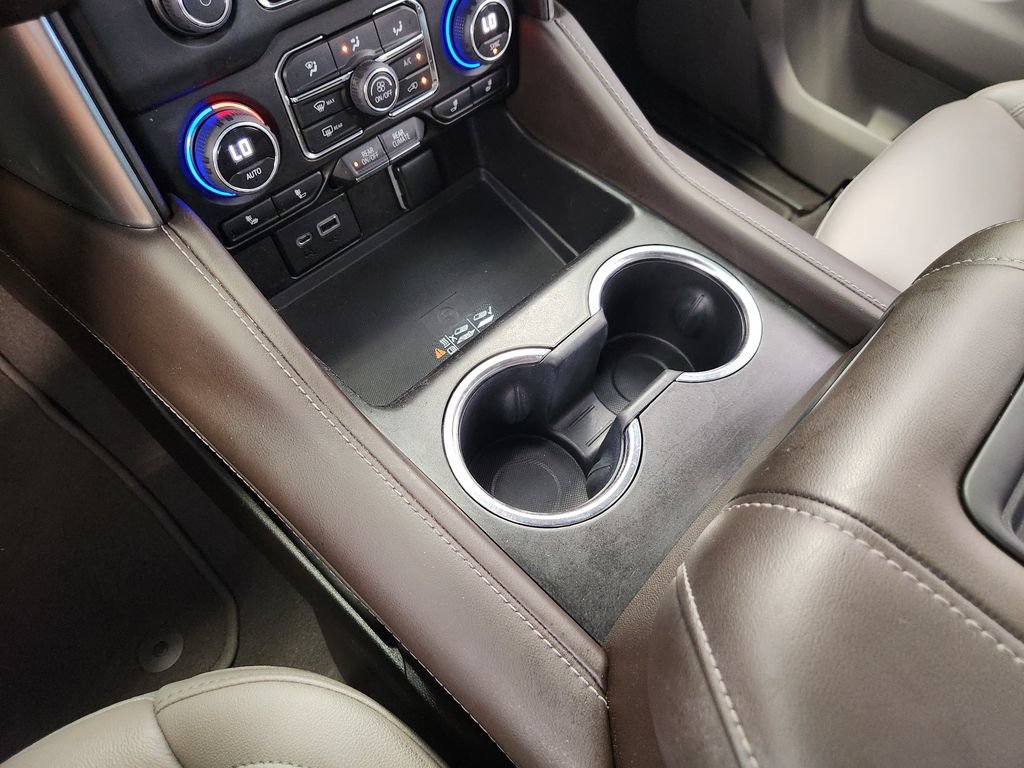 Used 2022 Chevrolet Suburban LT w/ Luxury Package RWD image 19