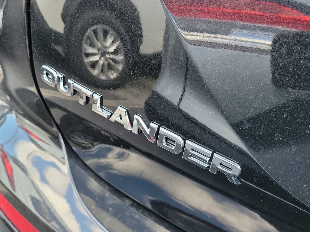 New 2025 Mitsubishi Outlander SE image 6