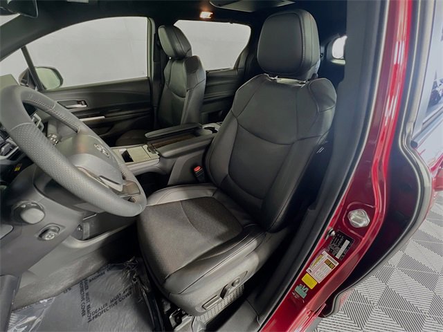 Used 2025 Toyota Sienna Platinum image 9