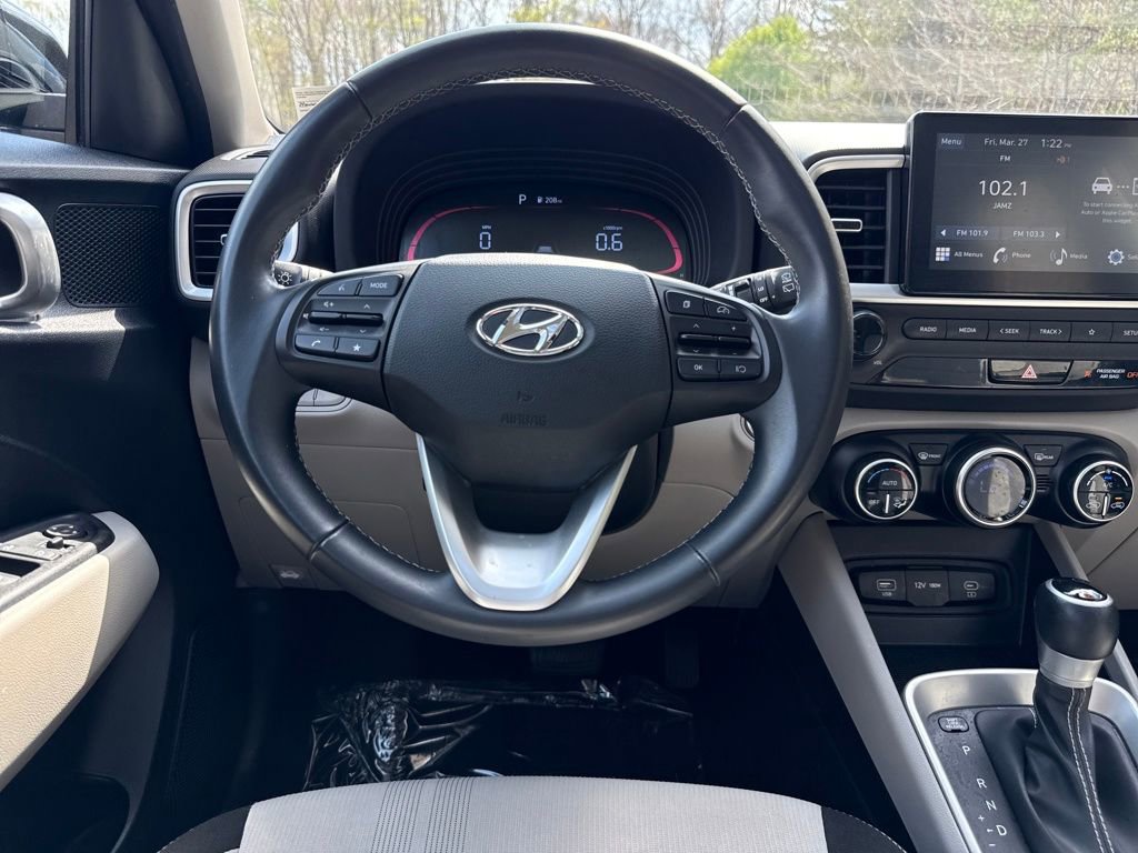 Used 2025 Hyundai Venue SEL image 16