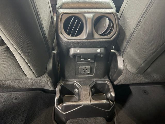 Used 2019 Jeep Wrangler Unlimited Sahara AWD/4WD image 20