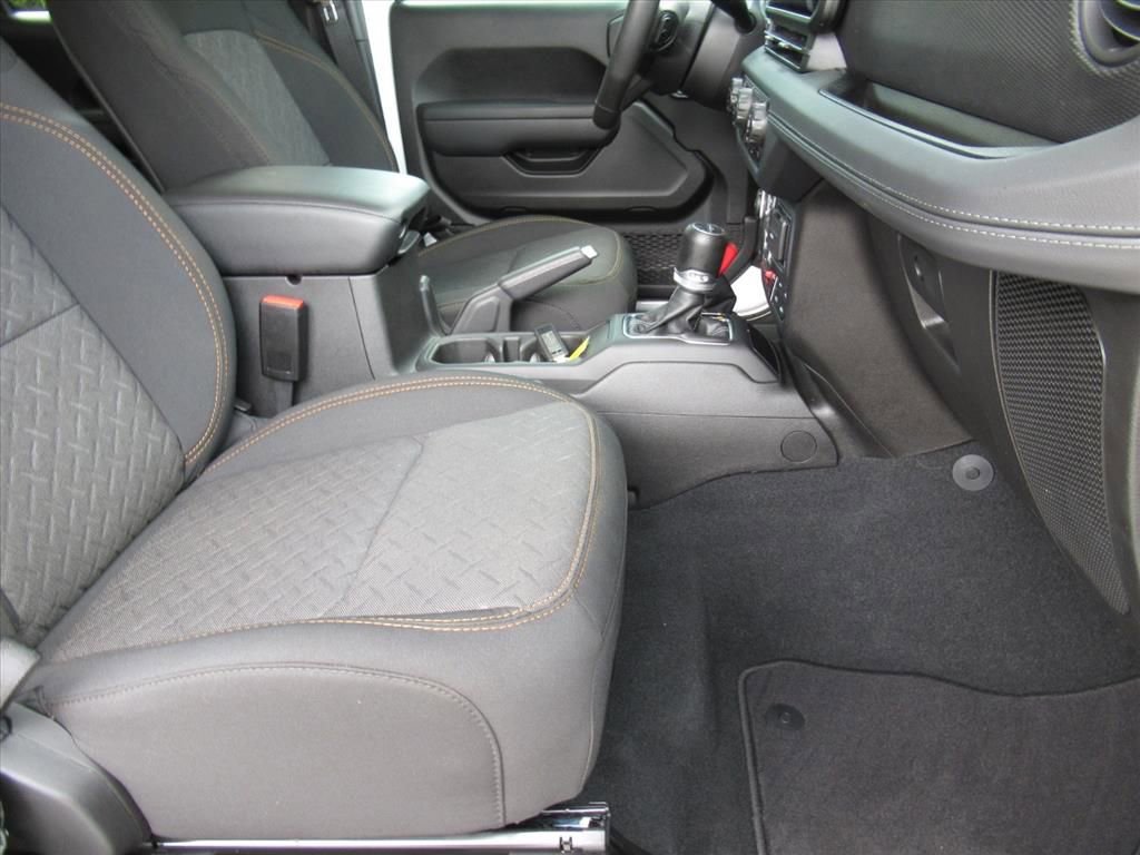 Certified 2024 Jeep Gladiator Mojave w/ Technology Group image 12