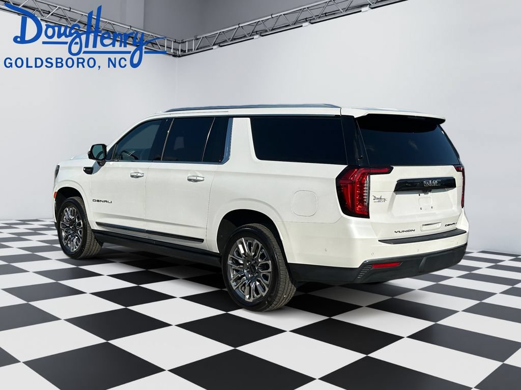 Used 2023 GMC Yukon XL Denali Ultimate AWD/4WD image 3