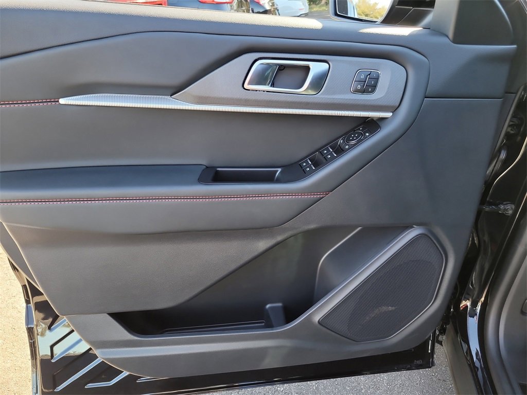 Used 2025 Ford Explorer ST image 16