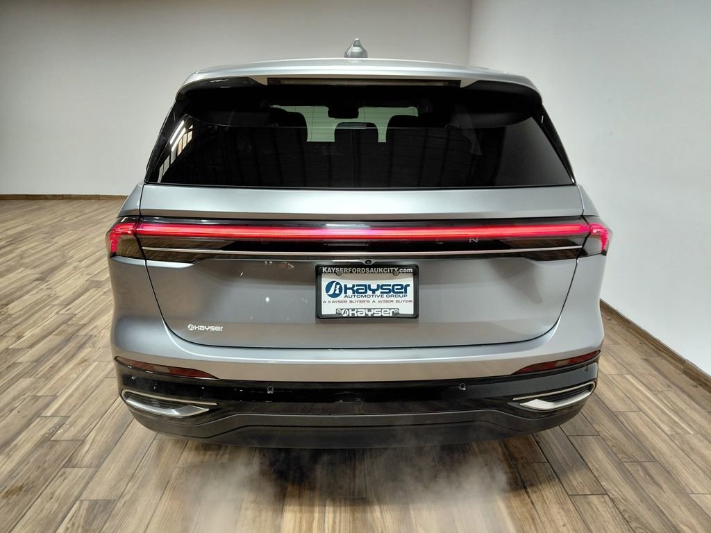 Used 2025 Lincoln Nautilus Premier image 19