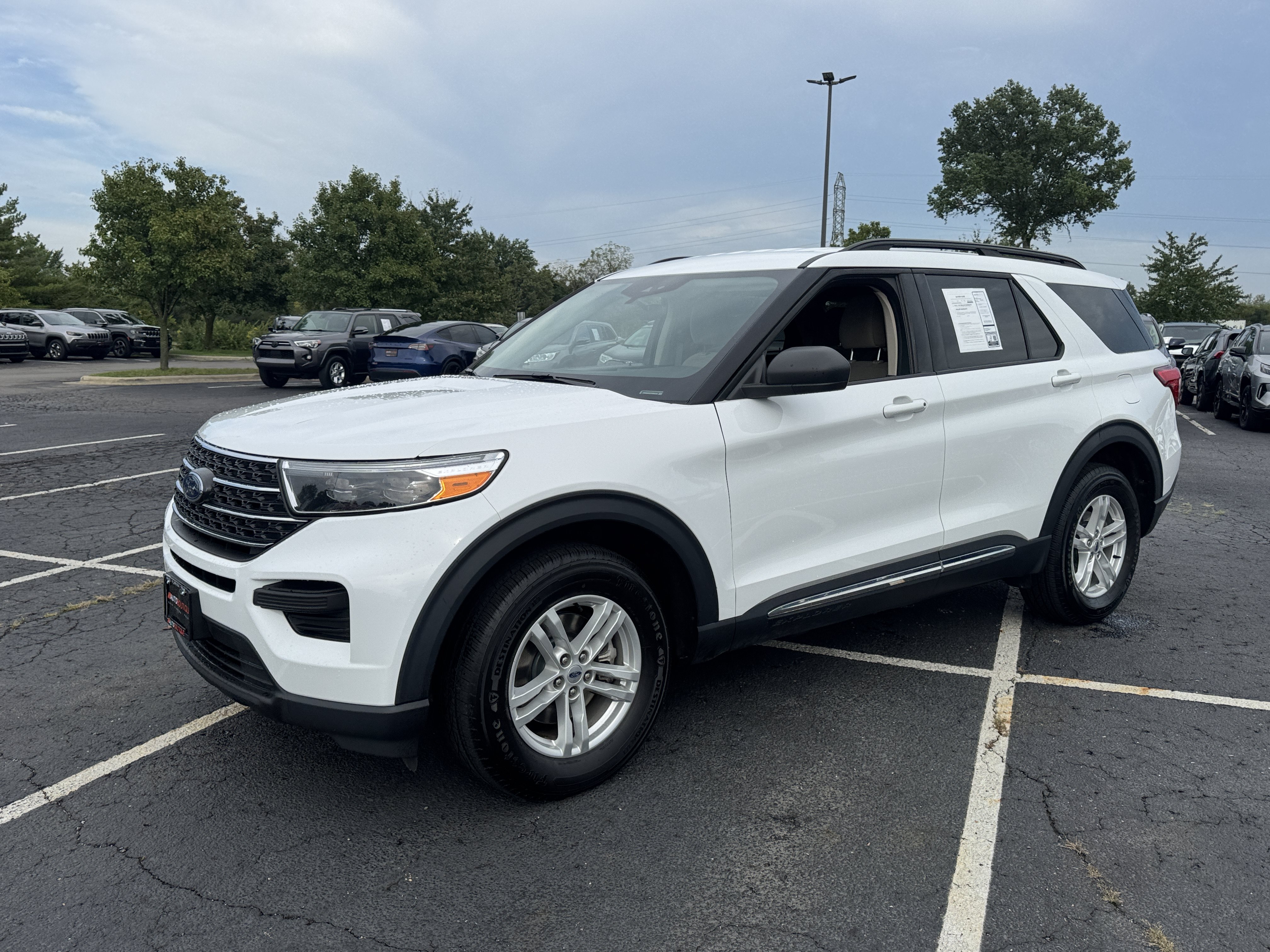 Used 2023 Ford Explorer XLT AWD/4WD image 7