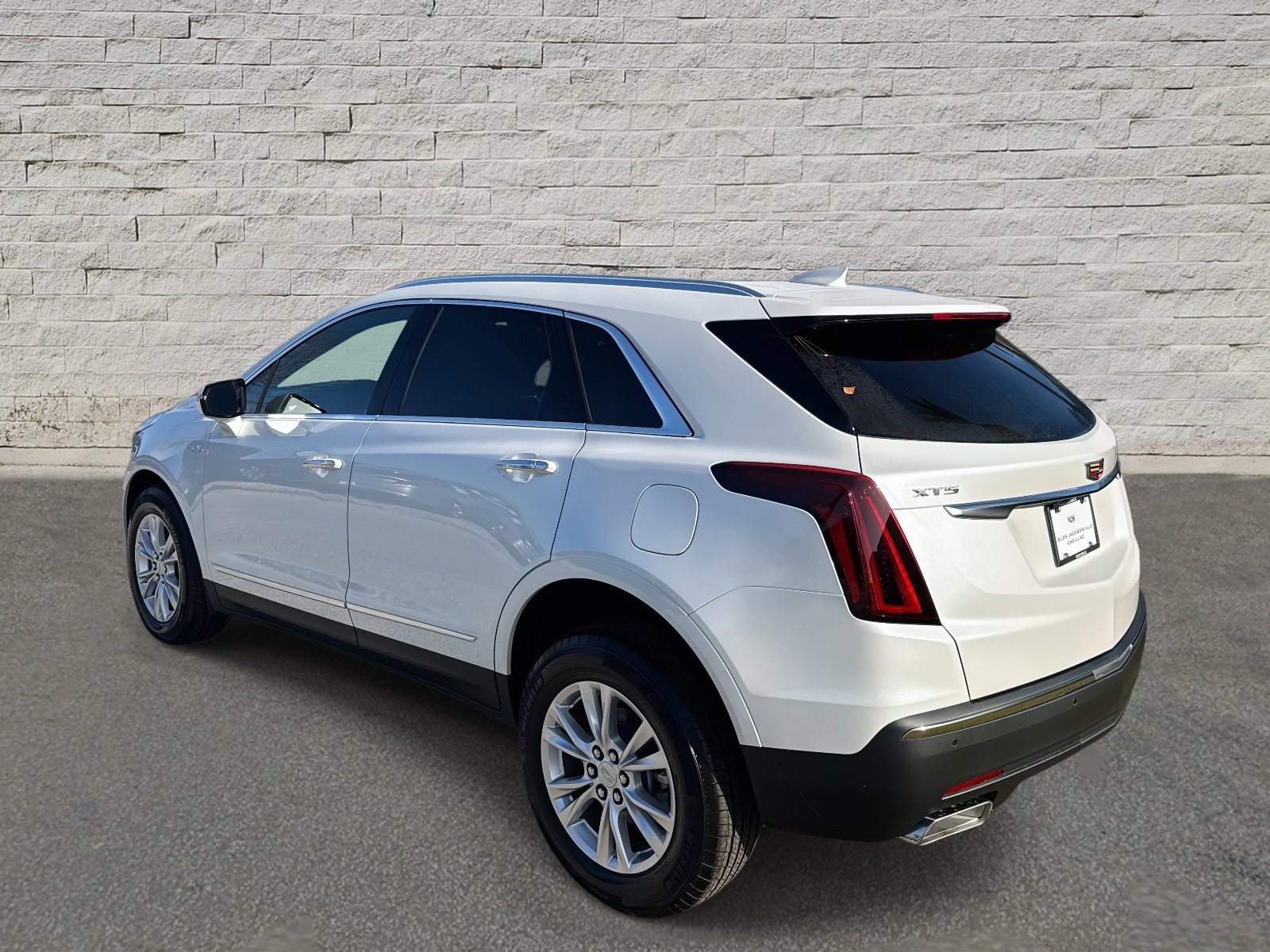 New 2026 Cadillac XT5 Luxury image 3