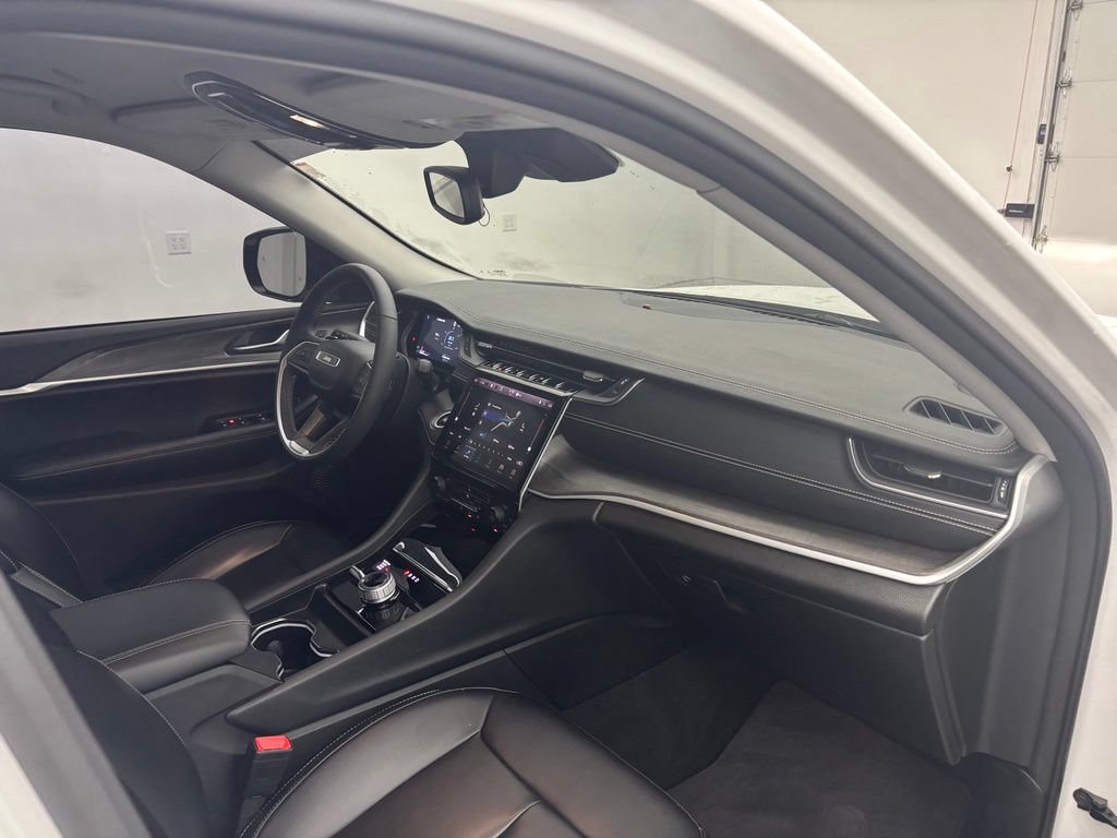 Used 2024 Jeep Grand Cherokee Limited AWD/4WD image 30