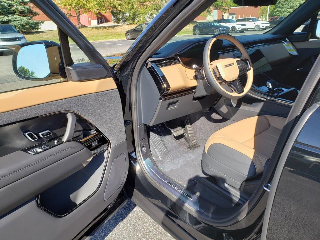 New 2025 Land Rover Range Rover Sport Dynamic SE image 9