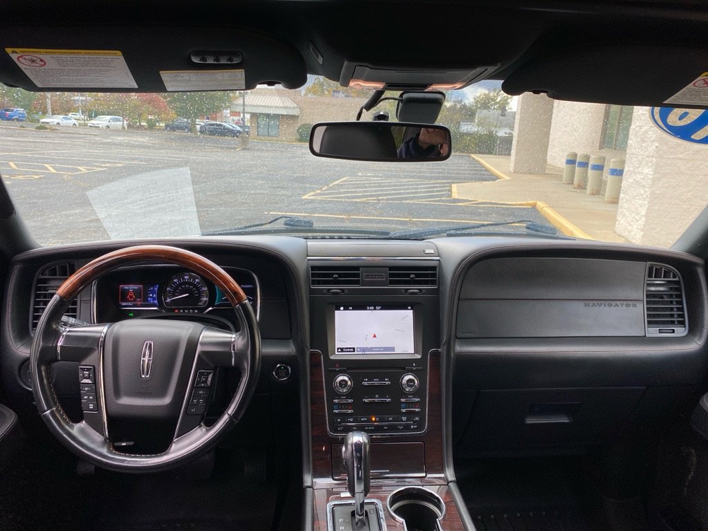 Used 2016 Lincoln Navigator Reserve image 19