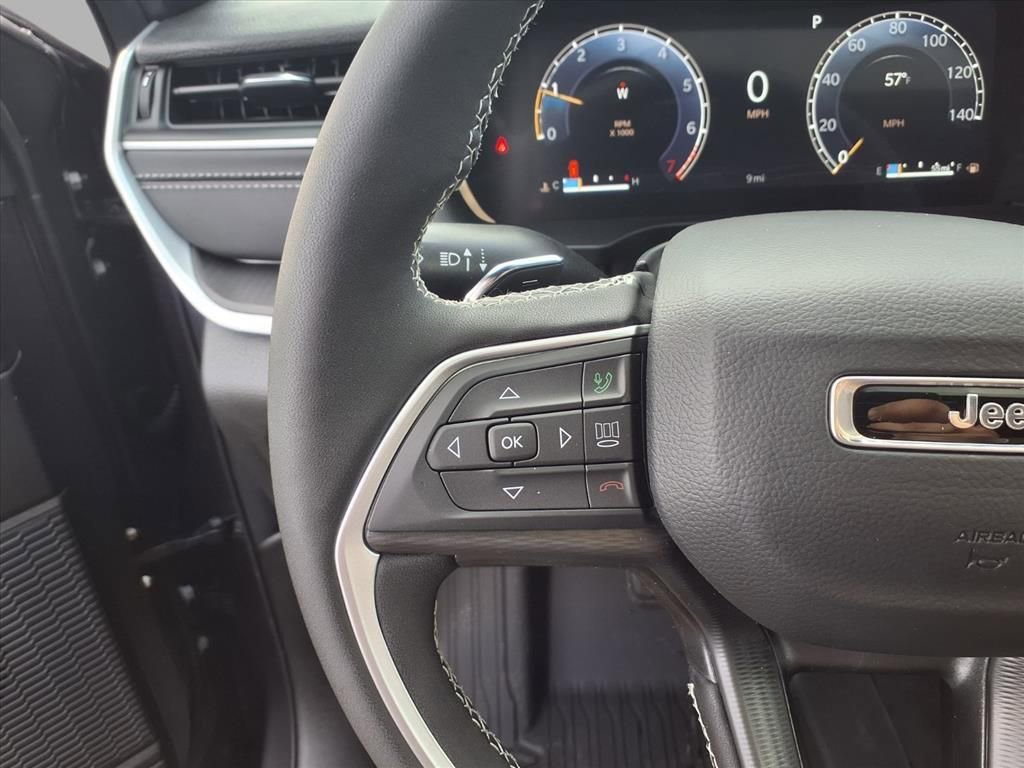 New 2025 Jeep Grand Cherokee Laredo w/ Luxury Tech Group I AWD/4WD image 10