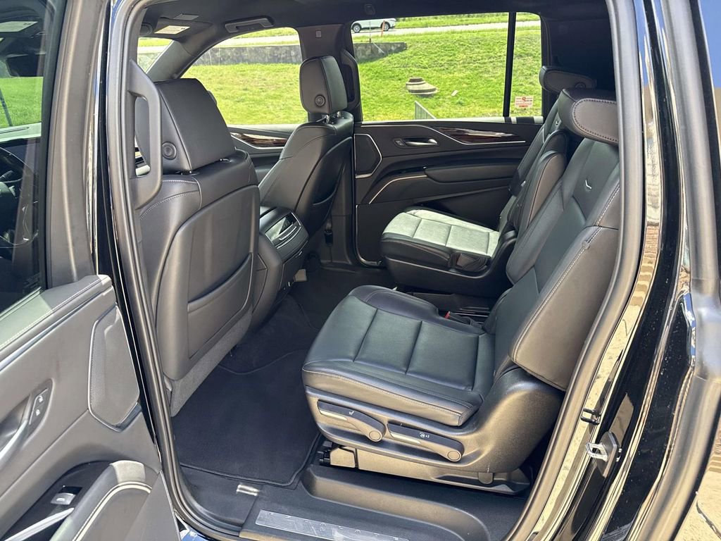 Used 2023 Cadillac Escalade ESV Luxury RWD image 10