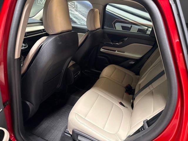 Used 2025 Lincoln Corsair AWD image 13