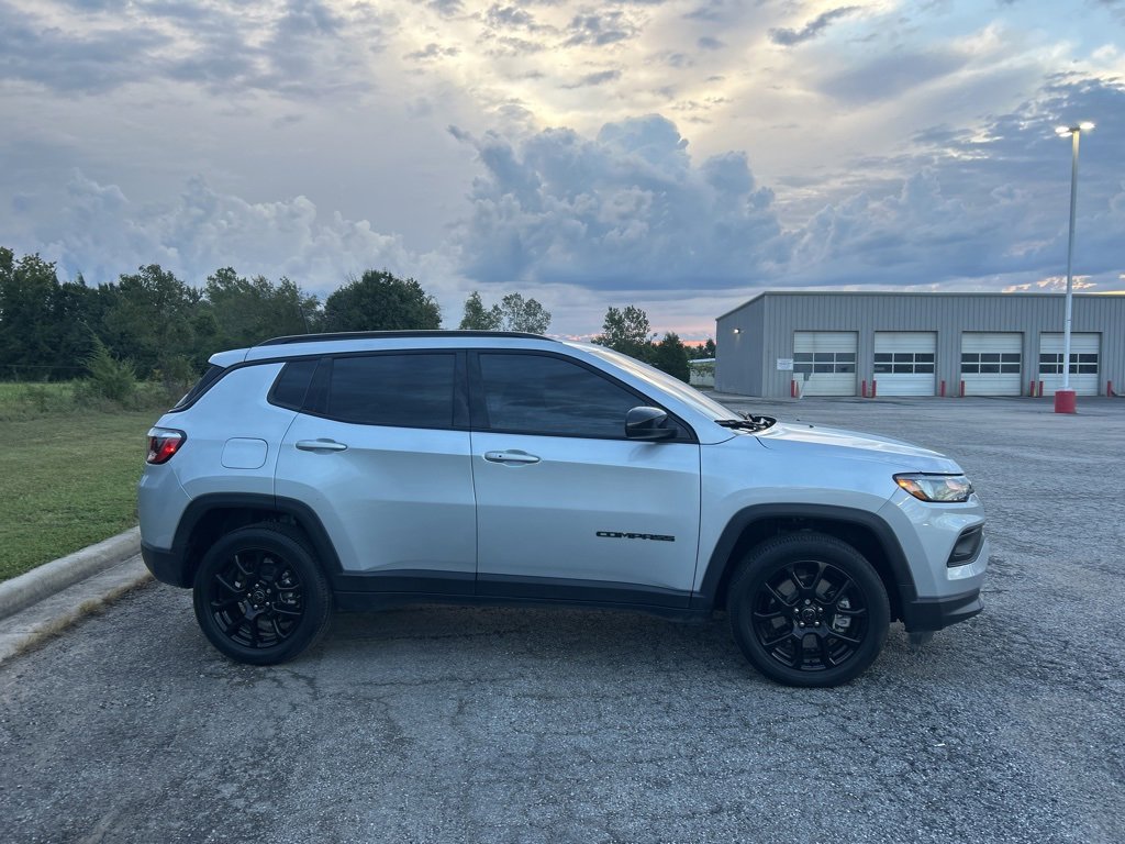 Used 2025 Jeep Compass Latitude w/ Altitude Special Edition image 4