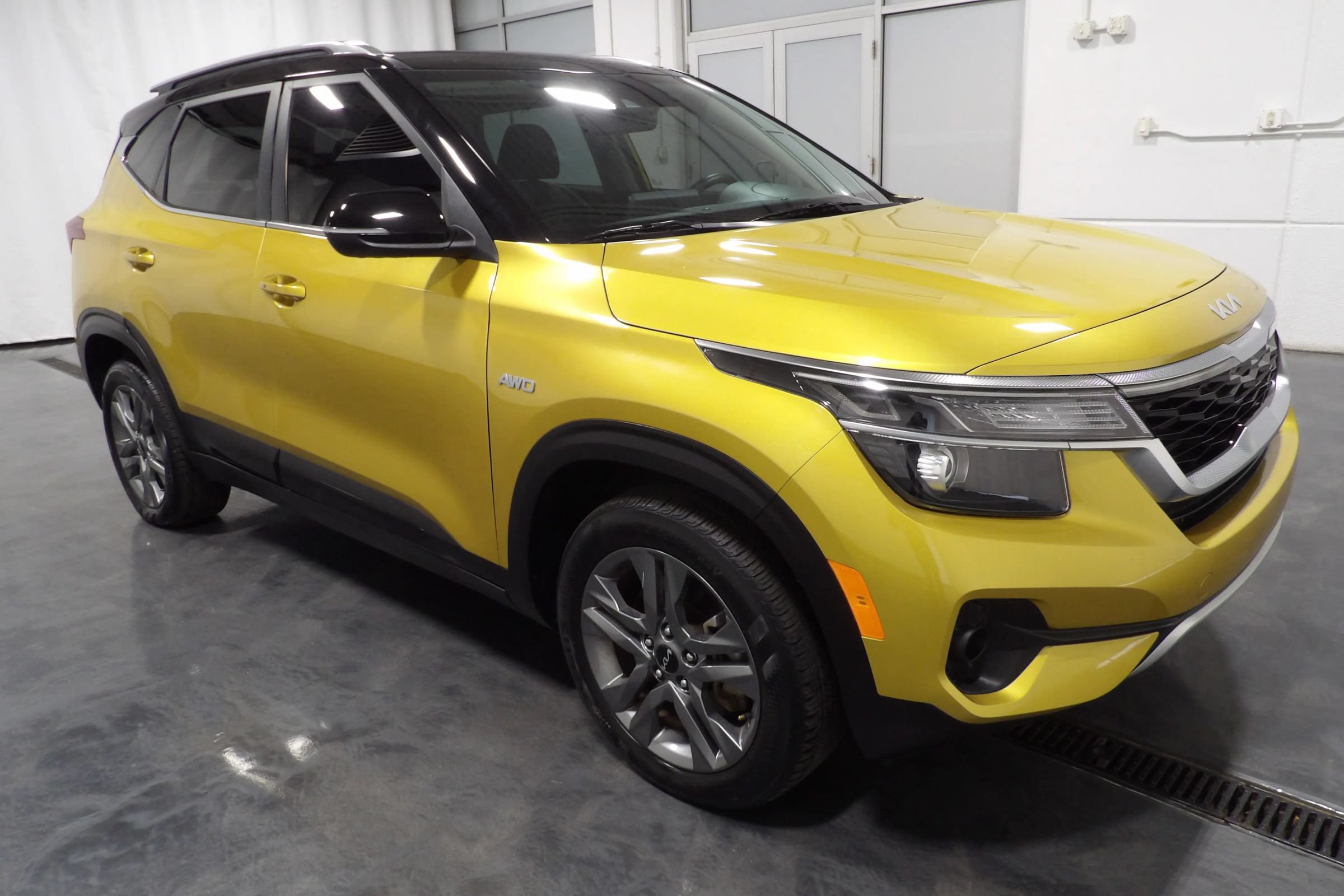 Used 2023 Kia Seltos S AWD/4WD image 2