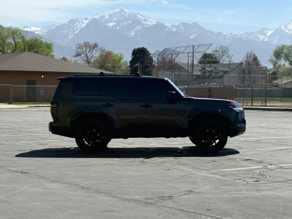 Used 2024 Lexus GX 550 w/ Accessory Package (Z1) image 4