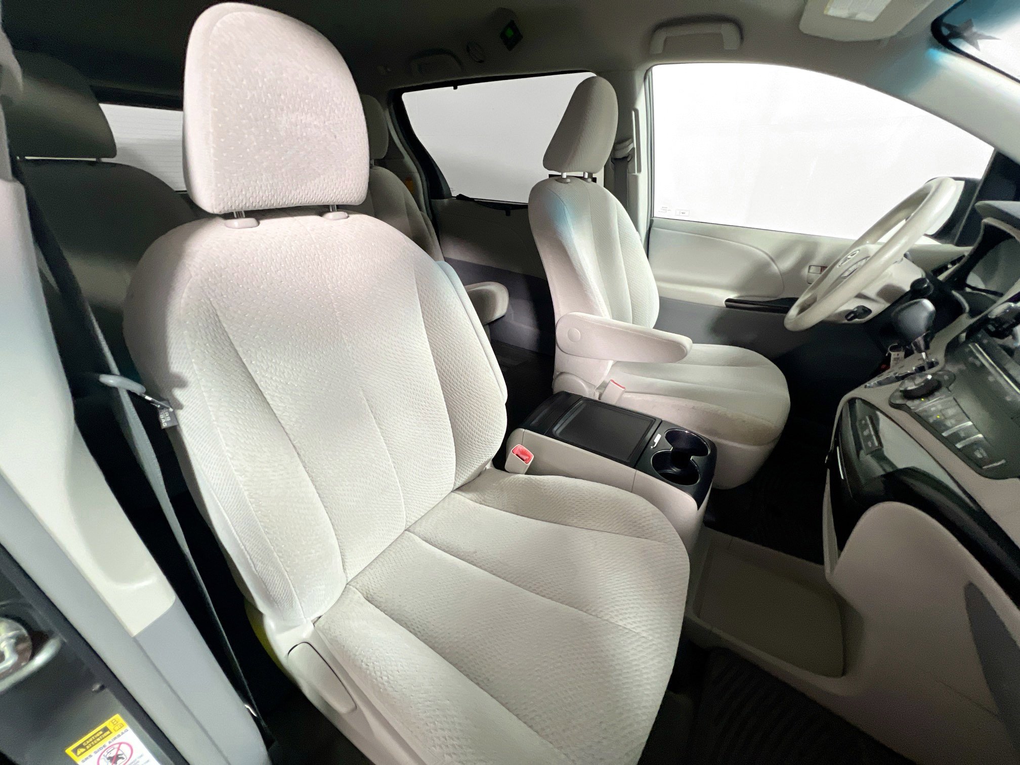 Used 2013 Toyota Sienna LE w/ Towing Pkg image 29