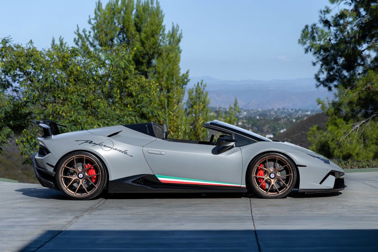 Used 2018 Lamborghini Huracan Performante image 24