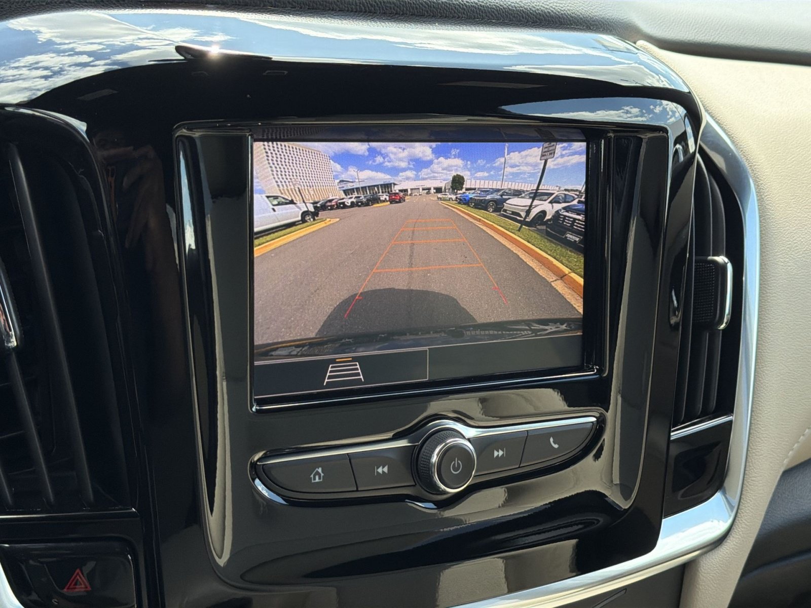 Used 2023 Chevrolet Traverse LS FWD image 19