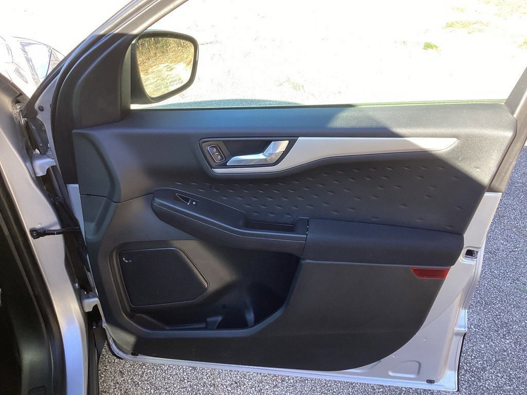 Used 2020 Ford Escape SE image 23