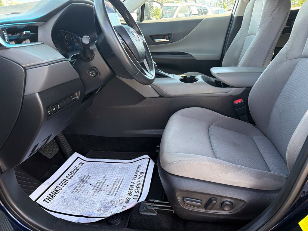 Used 2023 Toyota Venza LE AWD/4WD image 21