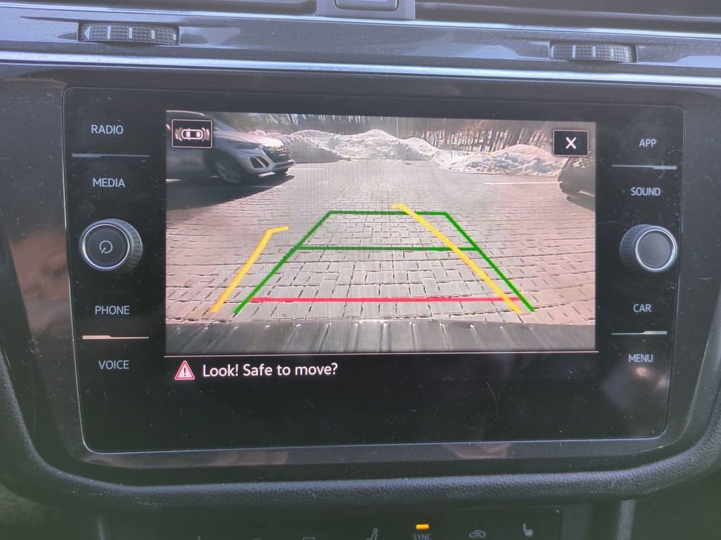 Used 2023 Volkswagen Tiguan SE R-Line image 26