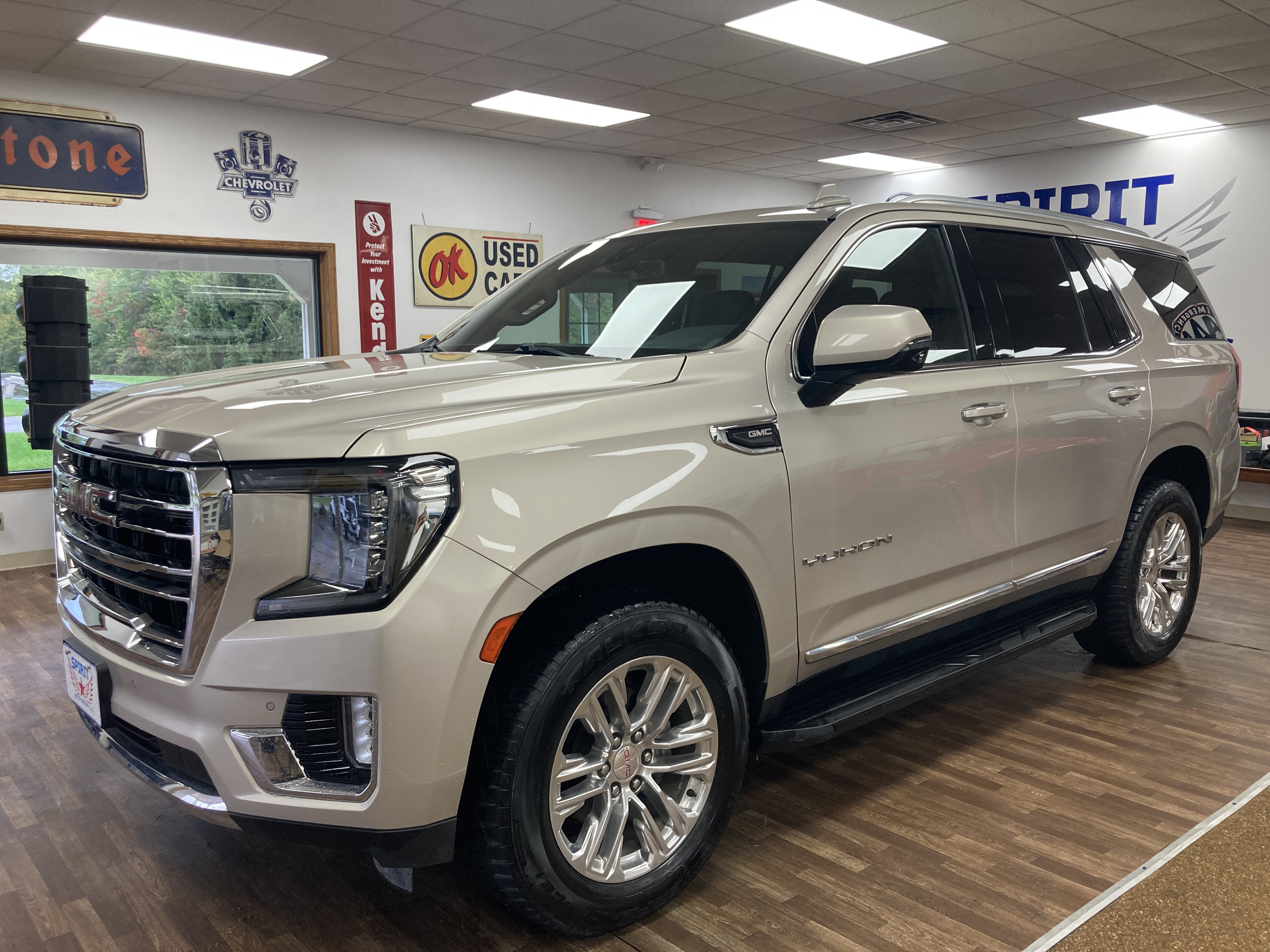 Used 2021 GMC Yukon SLT w/ SLT Premium Package AWD/4WD image 1