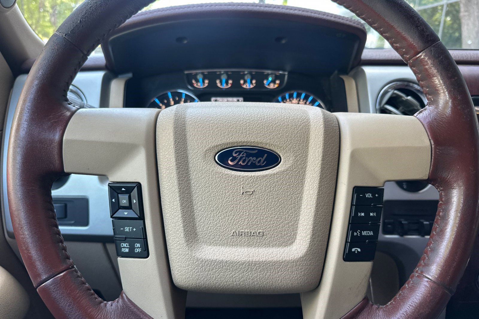 Used 2014 Ford F150 King Ranch w/ King Ranch Luxury Package AWD/4WD image 26