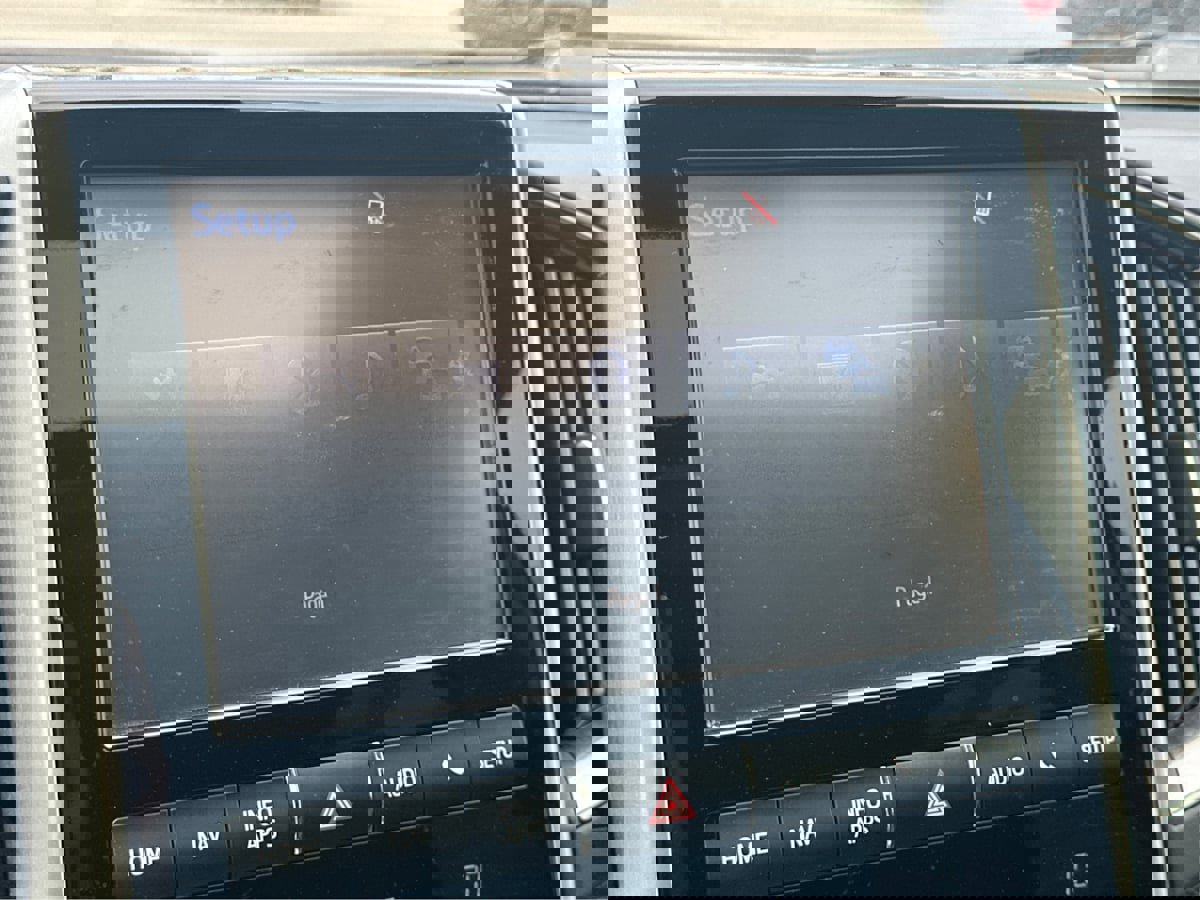 Used 2018 Toyota Land Cruiser image 42