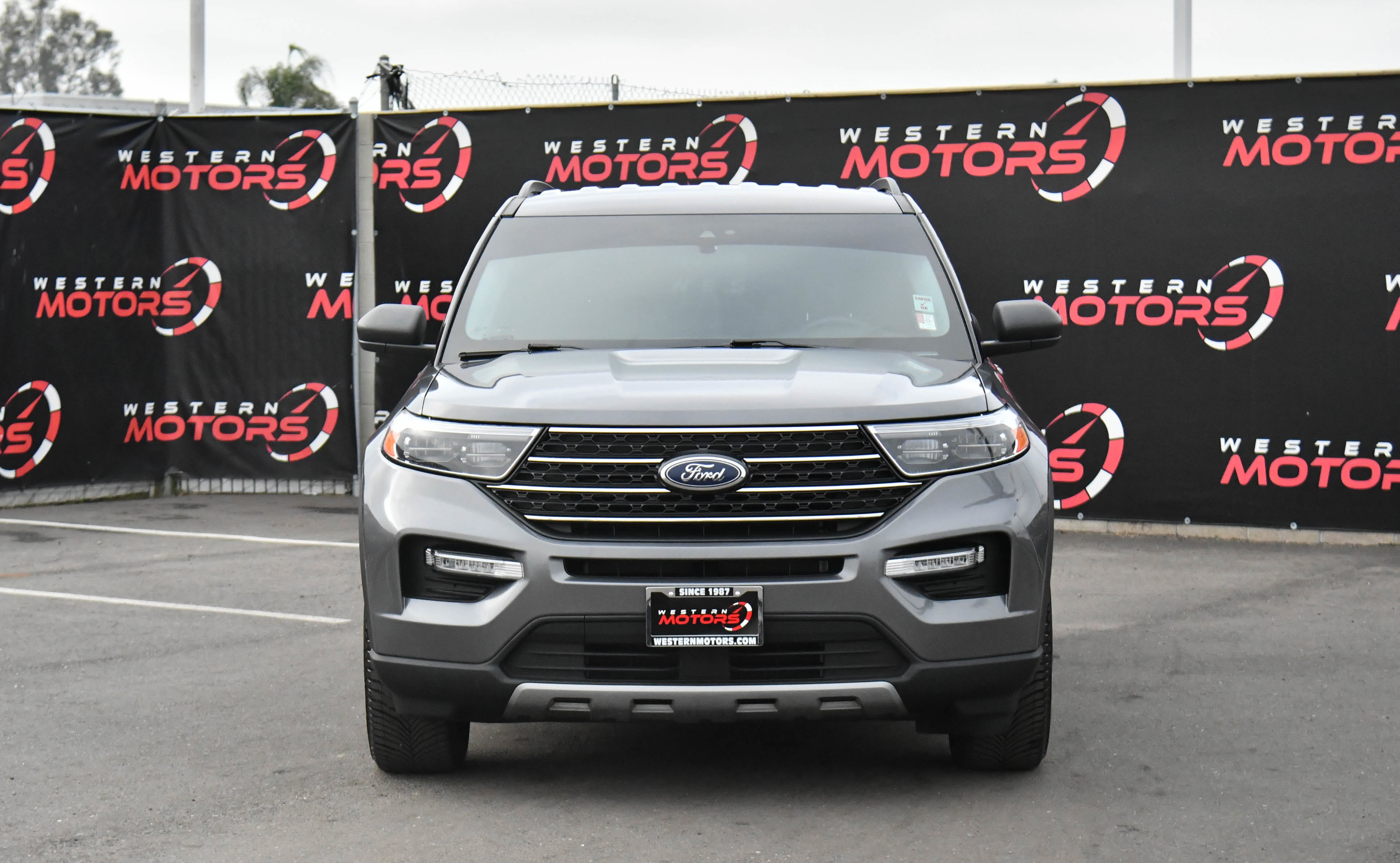 Used 2022 Ford Explorer XLT w/ Equipment Group 202A image 2